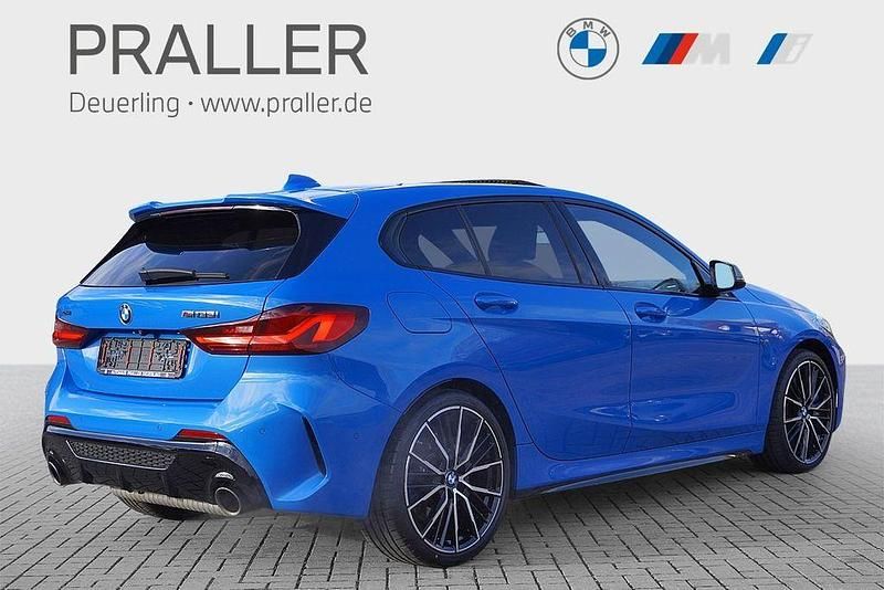 Gebraucht BMW M135 Performance 306 PS (225 kW) 2022 M misano blau Kleinwagen
