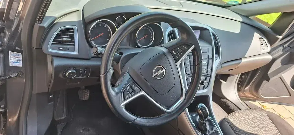Używany Opel Astra 101 KM (74 kW) 2015 Szary Sedan/Limuzyna