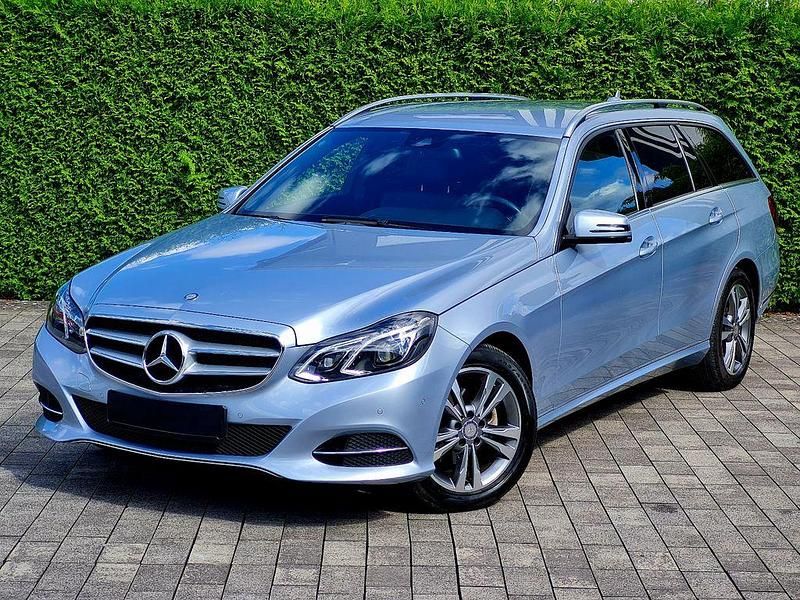 Silber Gebraucht 2013 Mercedes E220 Kombi | 18.999 € (Teuer) - Bild 1/4