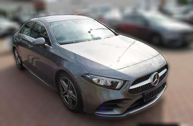 Grau metallic Gebraucht 2022 Mercedes A180 Sport | 27.220 € (Fairer Preis) - Bild 1/1