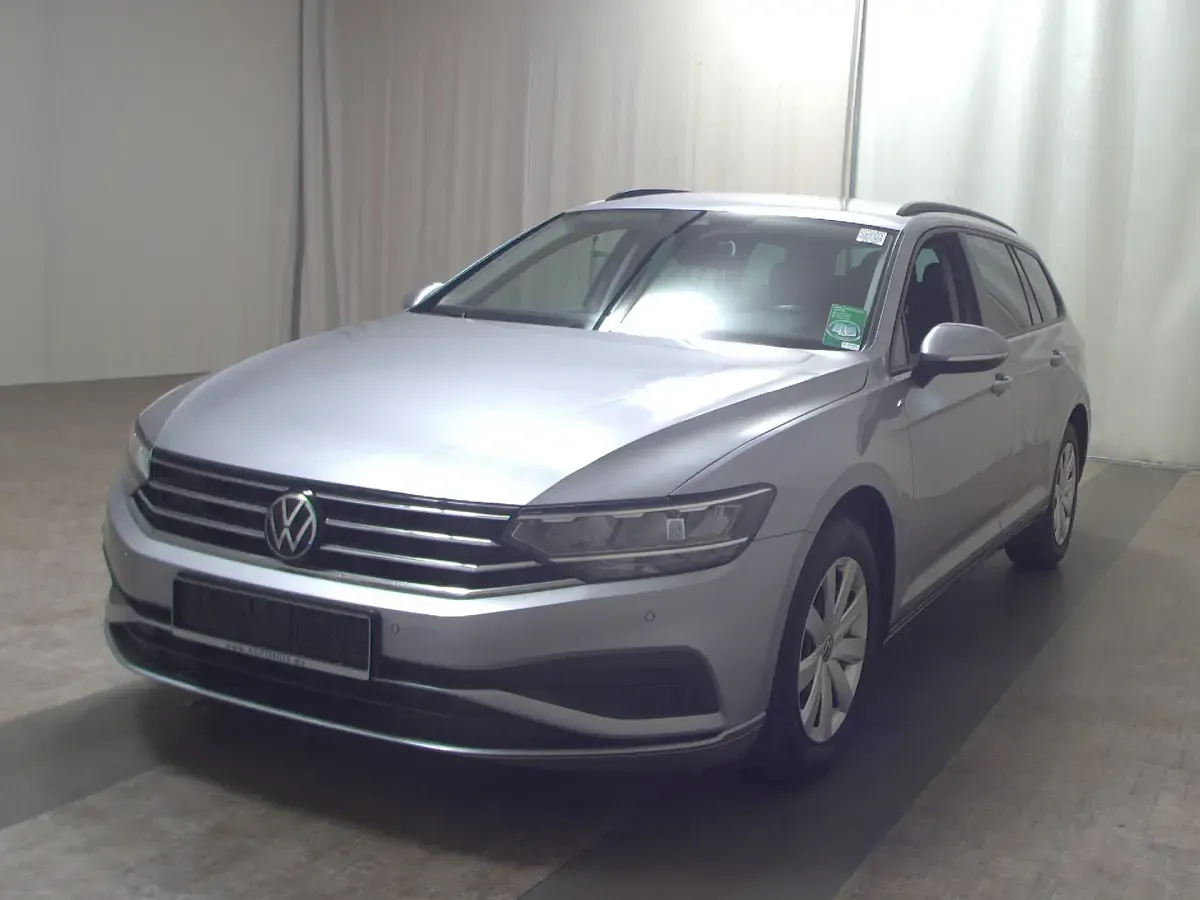 Gebraucht VW Passat Business 150 PS (110 kW) 2023 Grau Kombi