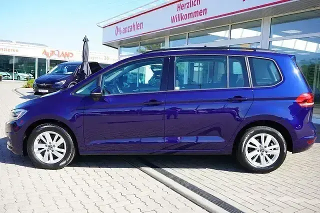 Gebraucht VW Touran Comfortline 122 PS (89 kW) 2023 Blau Van / Kleinbus