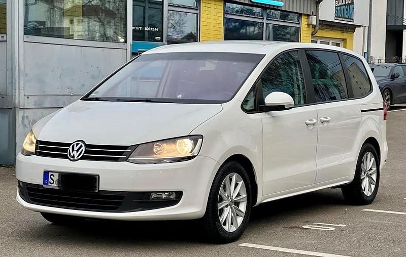 Weiß Gebraucht 2011 VW Sharan Trendline Van / Kleinbus | 7.999 € (Fairer Preis) - Bild 1/4