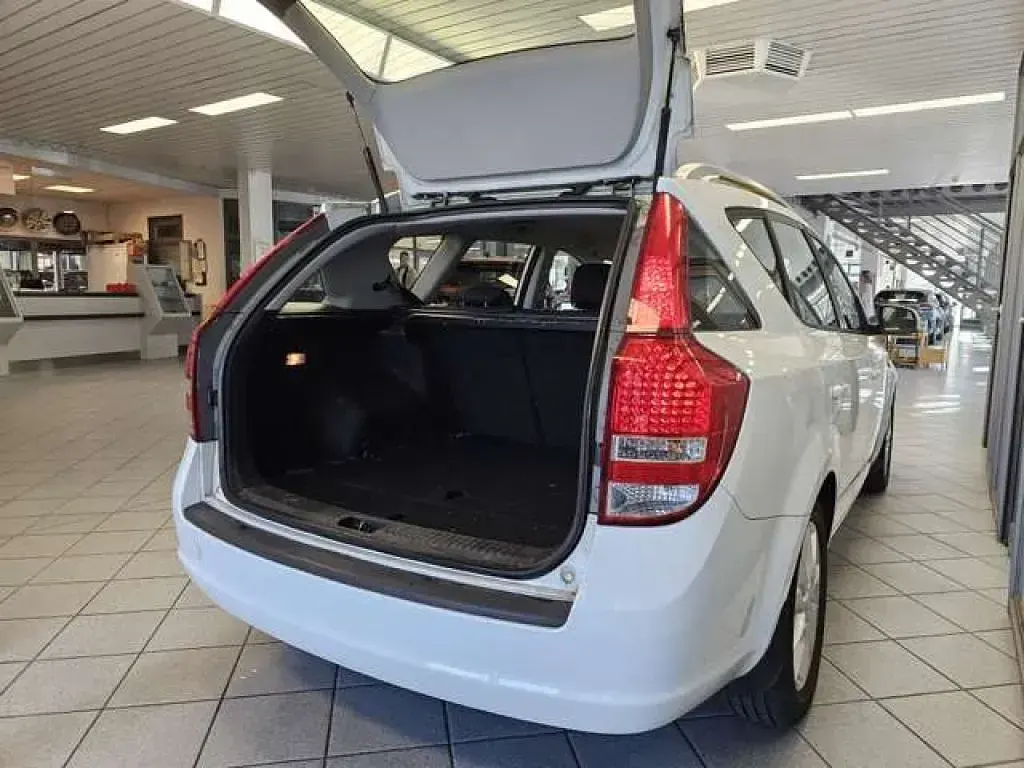 Gebraucht Kia Ceed Sportswagon EX 90 PS (66 kW) 2010 Weiß (metallic) Kombi