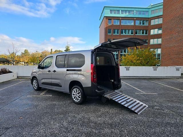 Neu Fiat Doblò 131 PS (96 kW) 2026 Grau Van / Kleinbus