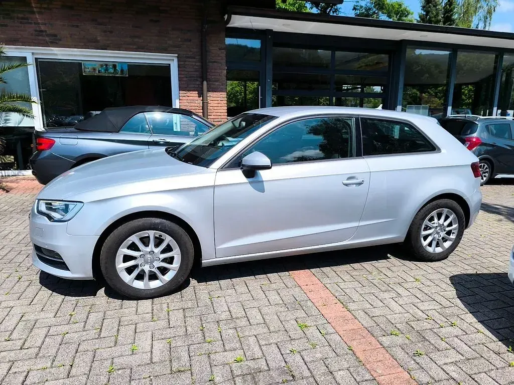 Gebraucht Audi A3 Attraction 105 PS (77 kW) 2014 Silber Limousine