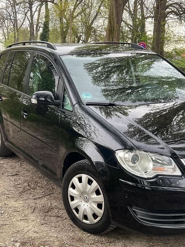 Gebraucht VW Touran 105 PS (77 kW) 2009 Schwarz Van / Kleinbus
