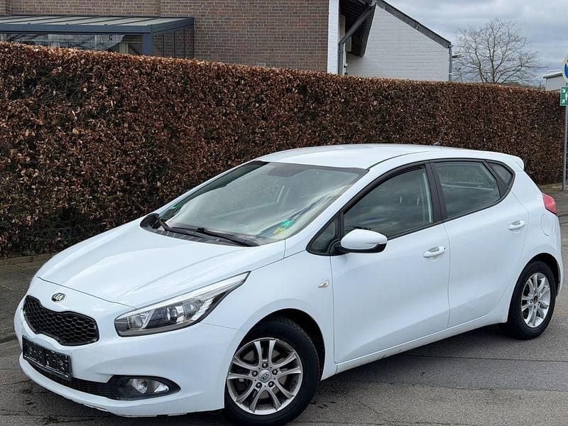 Gebraucht Kia Ceed Edition 7 90 PS (66 kW) 2013 Weiß Kleinwagen