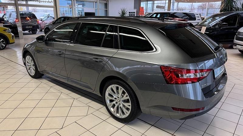 Gebraucht Skoda Superb Ambition 150 PS (110 kW) 2024 Grau Limousine