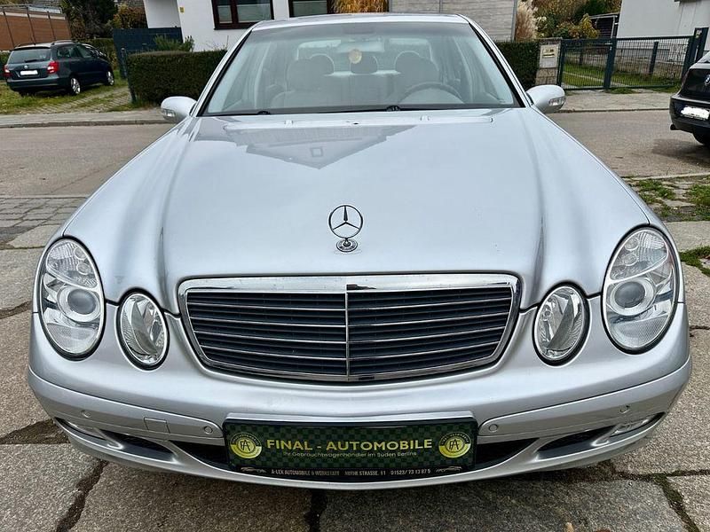Gebraucht Mercedes E240 Classic 177 PS (130 kW) 2002 Silber Limousine