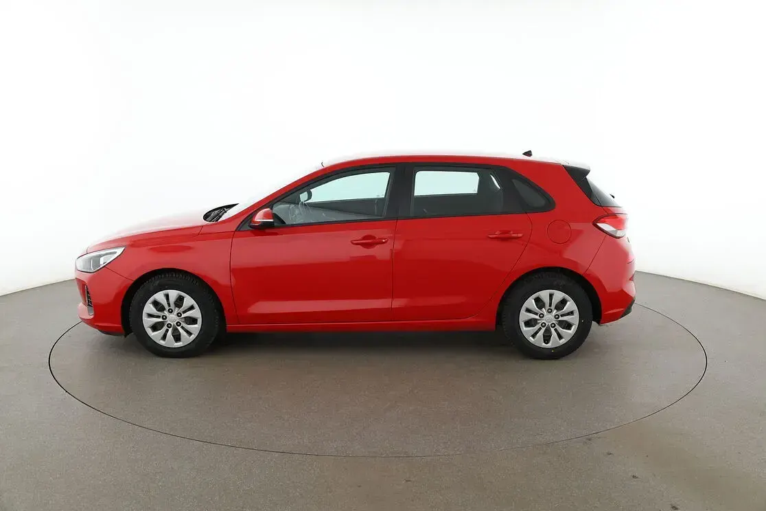 Gebraucht Hyundai i30 Select 101 PS (74 kW) 2017 Rot Limousine