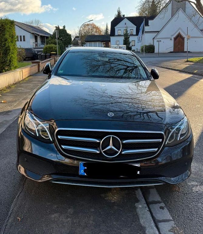 Gebraucht Mercedes E200 150 PS (110 kW) 2019 Schwarz Limousine