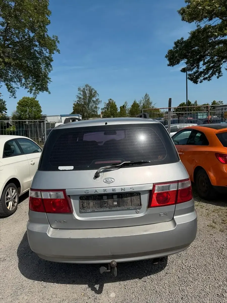 Gebraucht Kia Carens 113 PS (83 kW) 2006 Van / Kleinbus