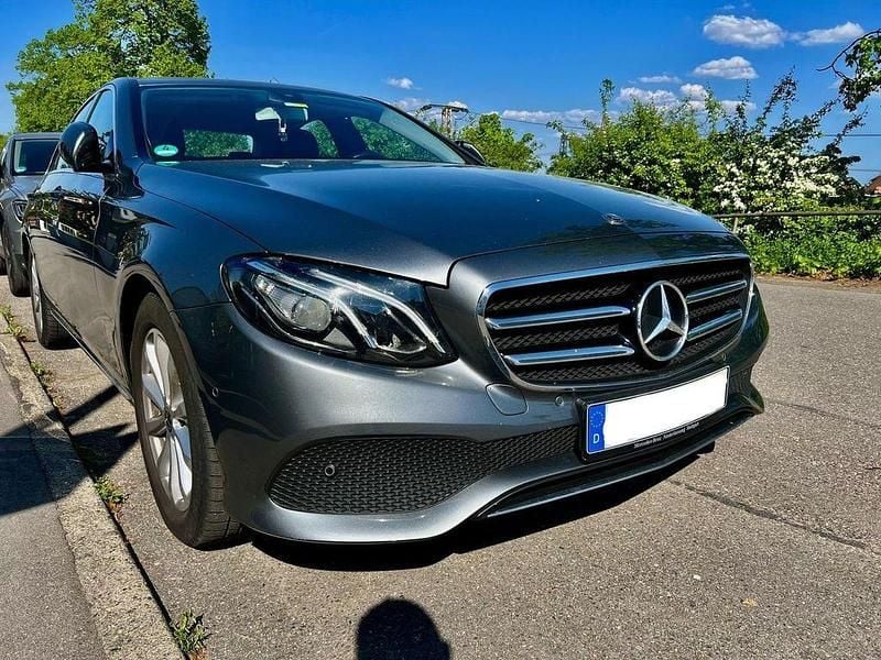 Grau Gebraucht 2019 Mercedes E200 Limousine | 24.950 € (Guter Preis) - Bild 1/4