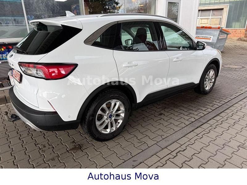 Gebraucht Ford Kuga Titanium 120 PS (88 kW) 2021 Weiß SUV