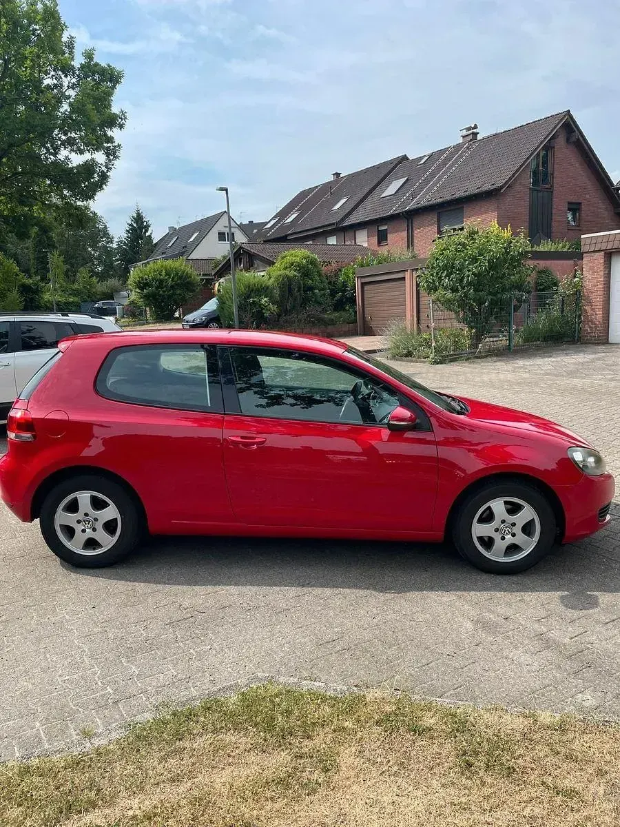 Gebraucht VW Golf VI 80 PS (58 kW) 2010 Rot Kleinwagen