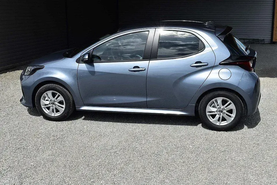 Neu Mazda 2 Center-Line 116 PS (85 kW) 2026 Grau Kleinwagen