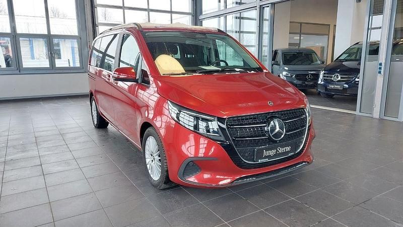 Gebraucht Mercedes V220 Style 163 PS (119 kW) 2024 Hyazinthrot metallic Van / Kleinbus