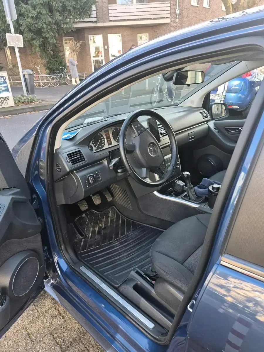 Gebraucht Mercedes B200 140 PS (102 kW) 2009 Blau Van / Kleinbus