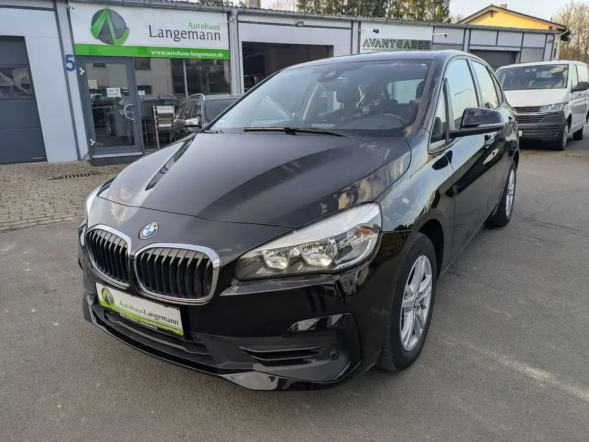 Gebraucht BMW 218 Advantage 140 PS (102 kW) 2018 Schwarz ii/bonnet fluid black SUV