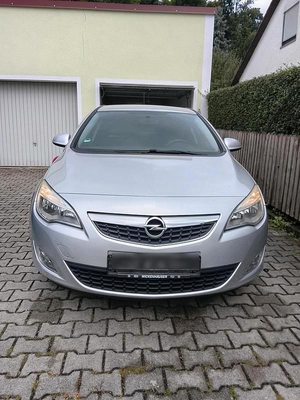Silber Gebraucht 2011 Opel Astra Limousine | 2.350 € (Superpreis) - Bild 1/4