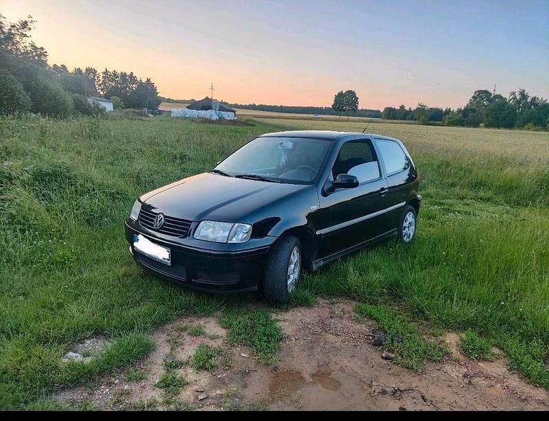 Schwarz Gebraucht 2000 VW Polo Kleinwagen | 200 € (Guter Preis) - Bild 1/4