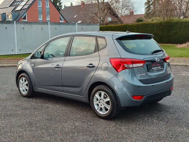 Gebraucht Hyundai ix20 Classic 90 PS (66 kW) 2012 Grau Kleinwagen