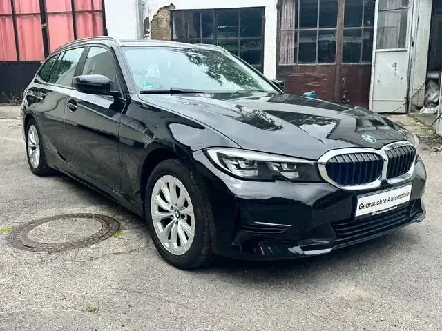 Gebraucht BMW 318 Advantage 150 PS (110 kW) 2022 Schwarz Limousine