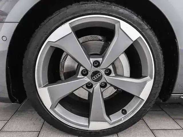 Używany Audi A4 S-Line 204 KM (150 kW) 2022 Szary Kombi