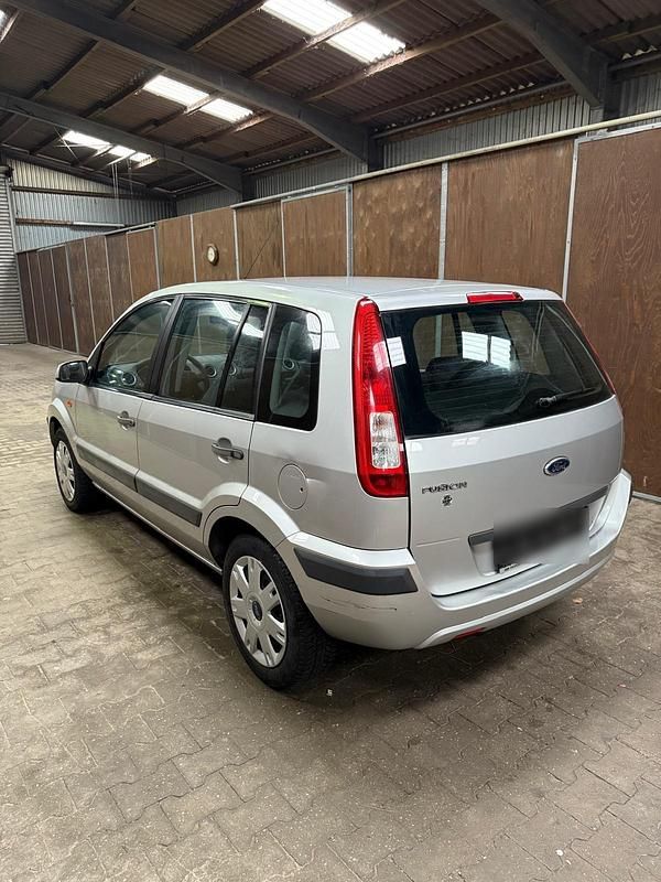 Gebraucht Ford Fusion 80 PS (58 kW) 2009 Silber Kleinwagen