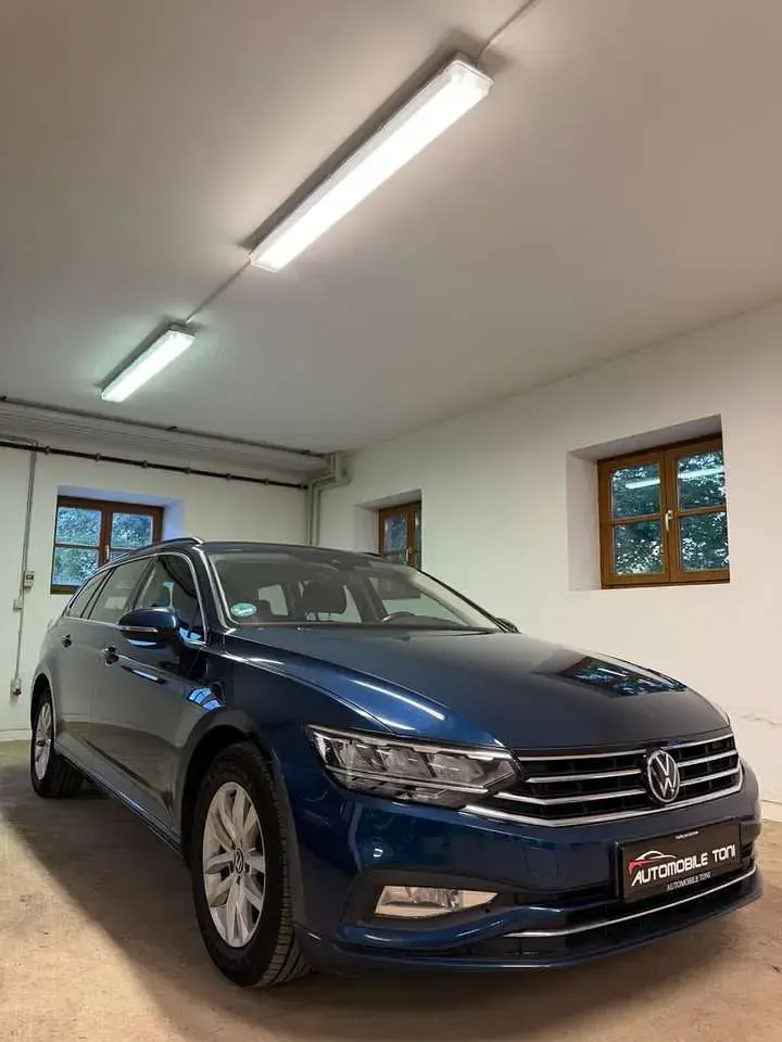 Gebraucht VW Passat Business 150 PS (110 kW) 2020 Blau Kombi