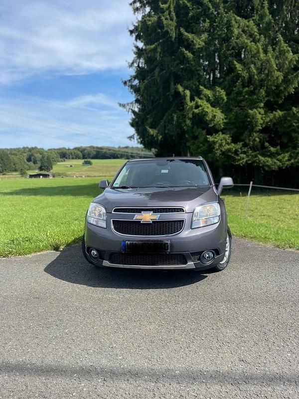 Grau Gebraucht 2011 Chevrolet Orlando Van / Kleinbus | 3.799 € (Fairer Preis) - Bild 1/4
