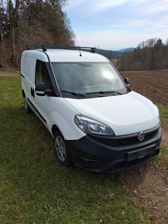 Gebraucht Fiat Doblò 80 PS (58 kW) 2018 Weiß Van / Kleinbus