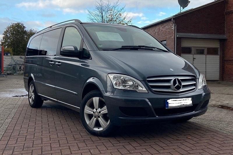 Grau Gebraucht 2011 Mercedes Viano Edition Van / Kleinbus | 11.650 € (Guter Preis) - Bild 1/4