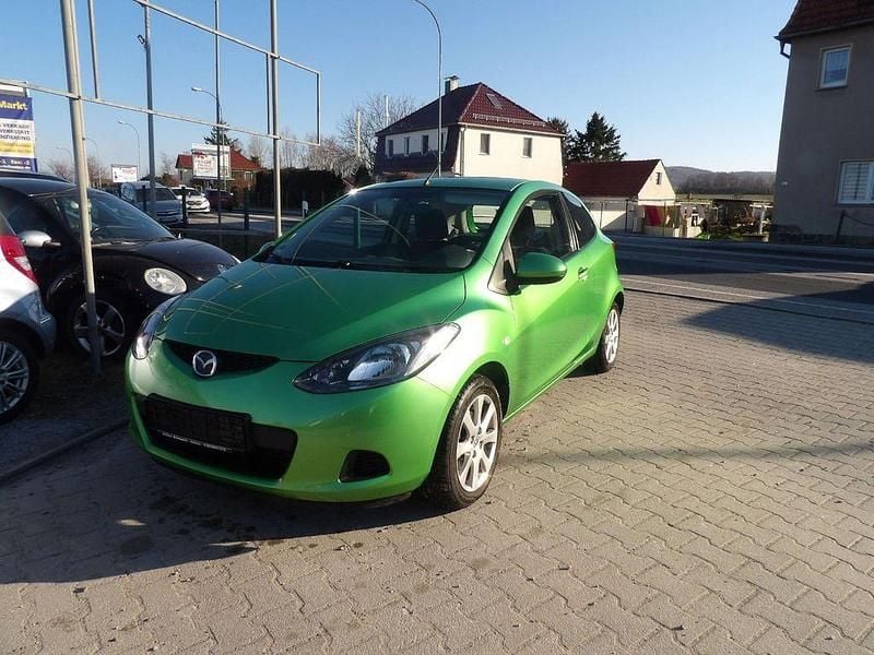 Gebraucht Mazda 2 Inclusive 75 PS (55 kW) 2010 Grün Kleinwagen