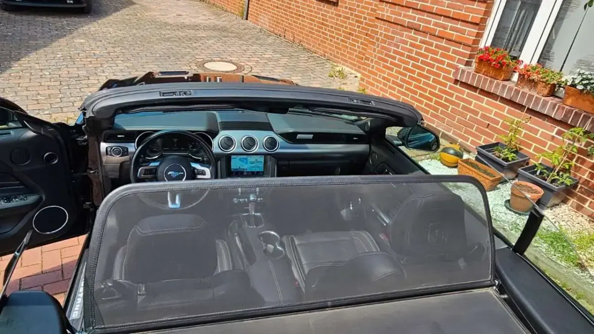 Gebraucht Ford Mustang Convertible 290 PS (213 kW) 2018 Schwarz Cabrio