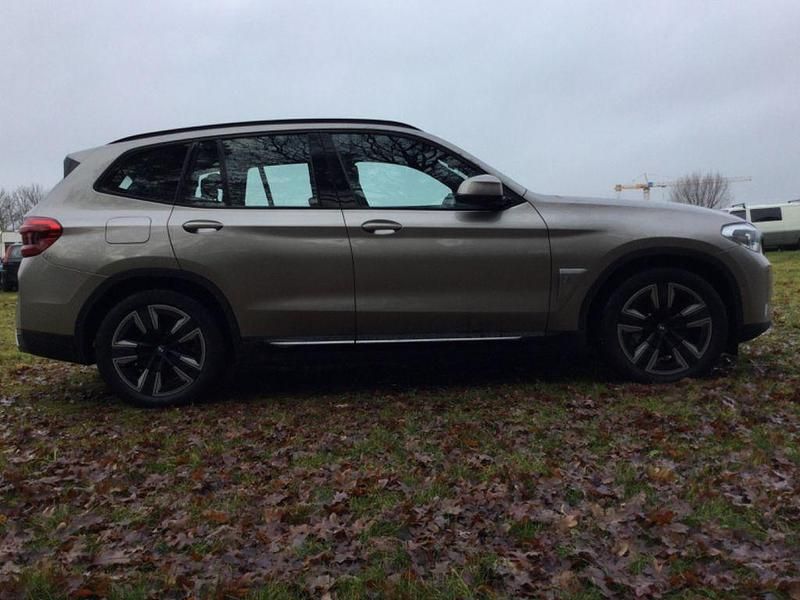 Gebraucht BMW iX3 210 kW (286 PS) 2021 Silber SUV