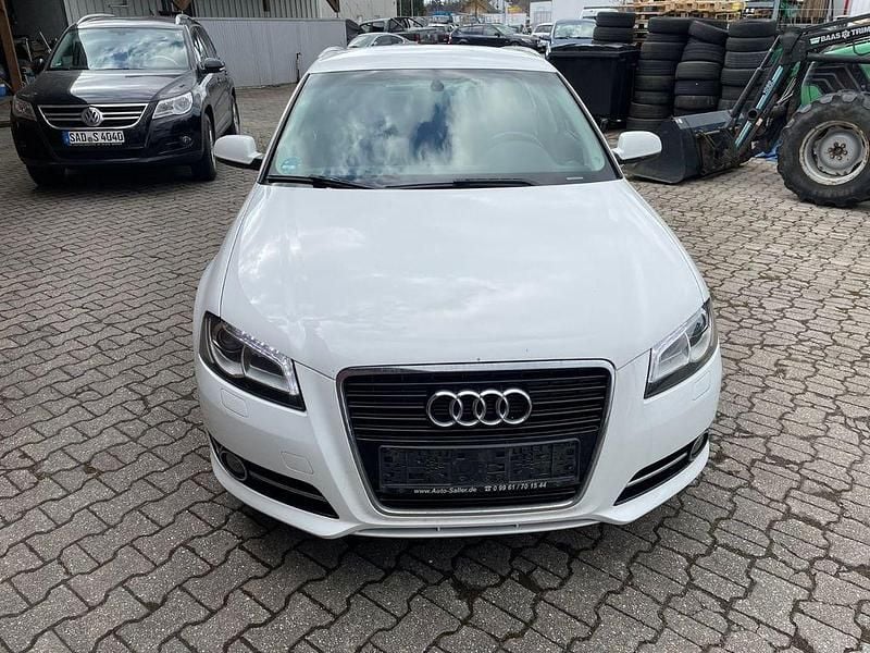 Gebraucht Audi A3 Attraction 105 PS (77 kW) 2013 Weiß Limousine