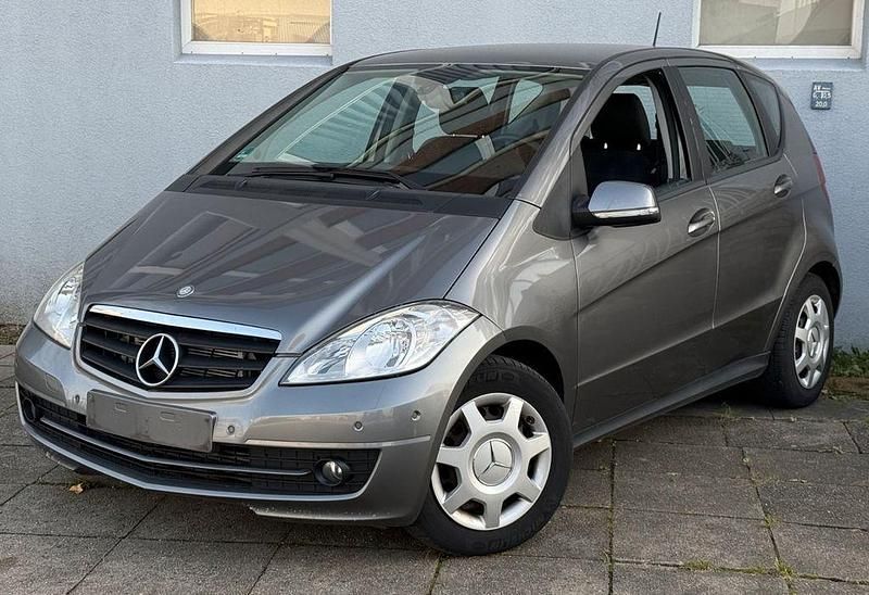 Grau Gebraucht 2011 Mercedes A160 Limousine | 2.490 € (Superpreis) - Bild 1/4