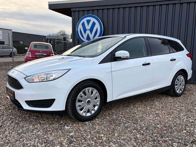 Gebraucht Ford Focus Ambiente 101 PS (74 kW) 2016 Weiß Kombi