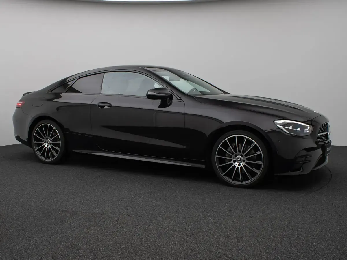Gebraucht Mercedes E300 AMG 265 PS (194 kW) 2022 Schwarz Coupé
