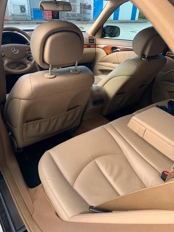 Gebraucht Mercedes E420 314 PS (230 kW) 2008 Schwarz Limousine