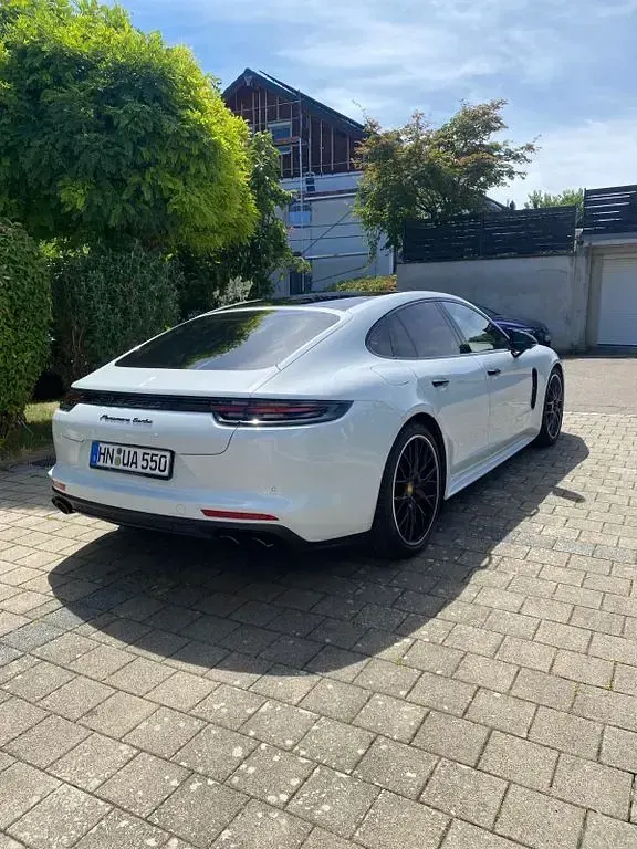 Gebraucht Porsche Panamera Turbo 549 PS (403 kW) 2018 Weiß Kleinwagen
