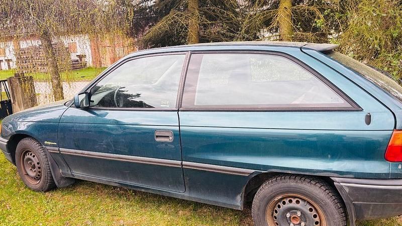 Second-hand Opel Astra 71 CP (52 kW) 1995 Verde Berlinǎ
