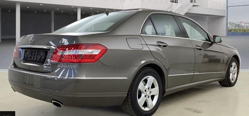 Gebraucht Mercedes E350 Avantgarde 292 PS (214 kW) 2010 Indiumgrau  metalliclack Limousine