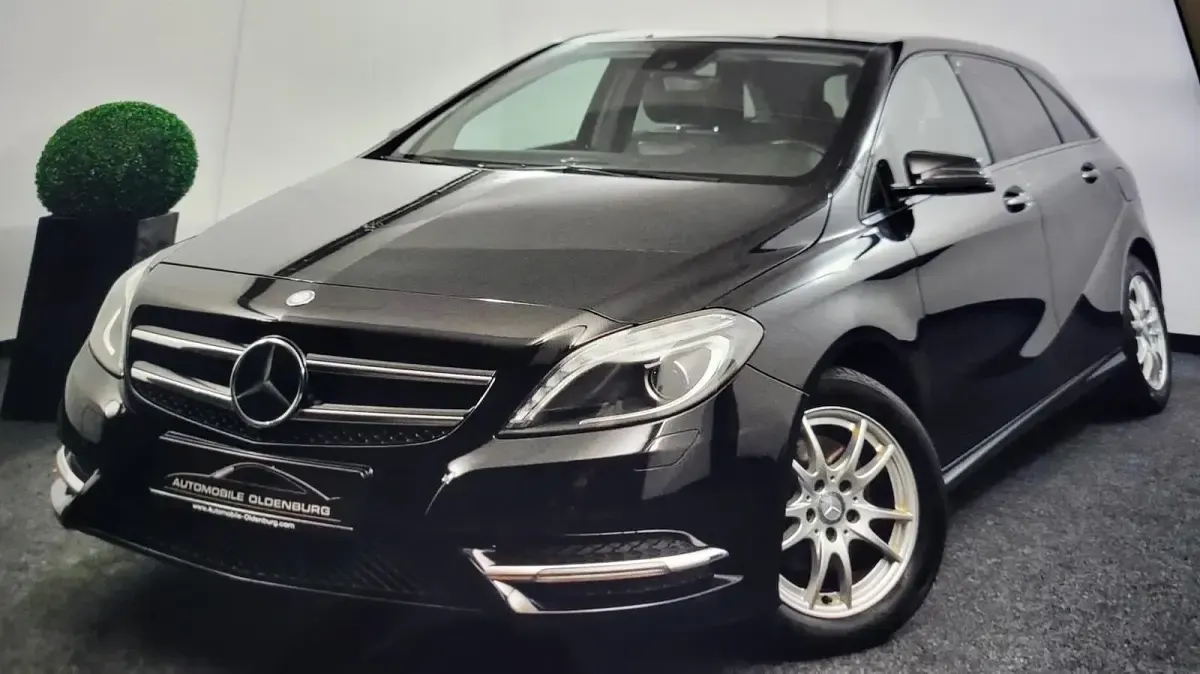 Gebraucht Mercedes B200 Night 136 PS (100 kW) 2012 Schwarz Kleinwagen
