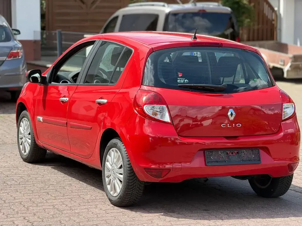 Gebraucht Renault Clio II Expression 75 PS (55 kW) 2009 Rot Limousine