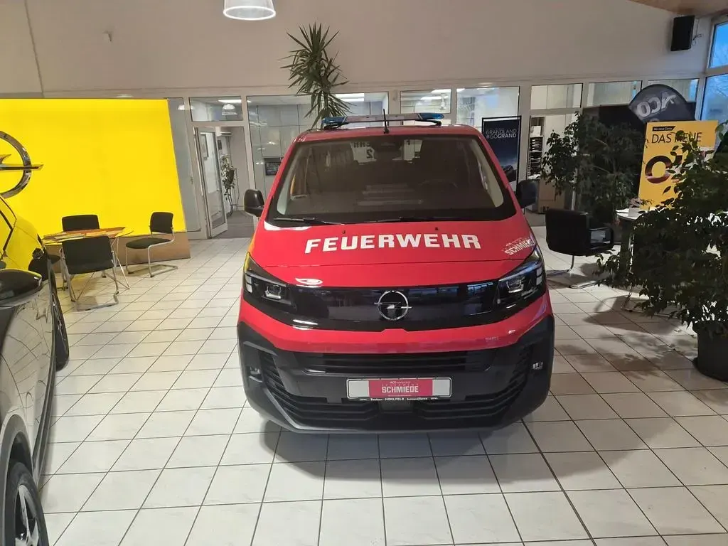 Neu Opel Vivaro-e Combi 179 PS (131 kW) 2026 Rot Van / Kleinbus