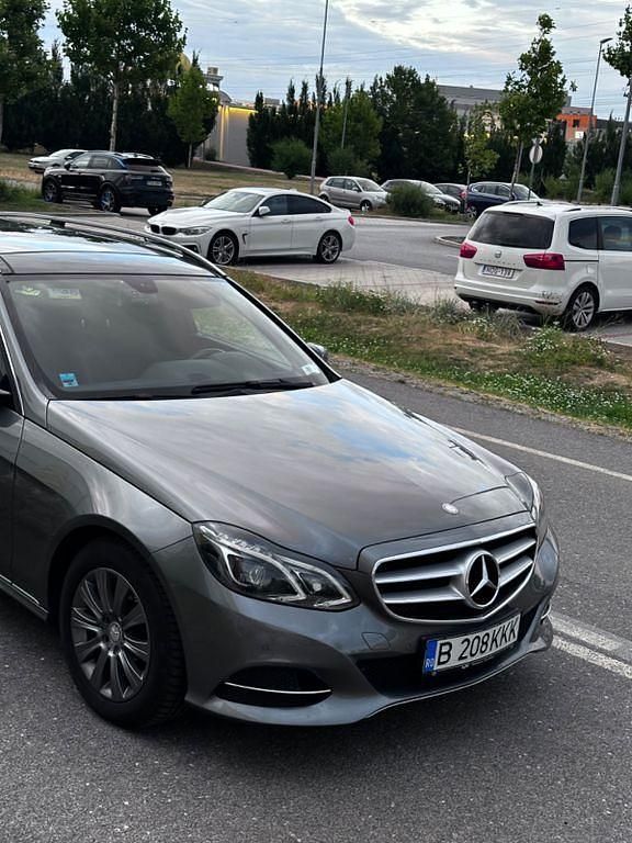 Grau Gebraucht 2015 Mercedes E300 Avantgarde Limousine | 10.999 € (Guter Preis) - Bild 1/2