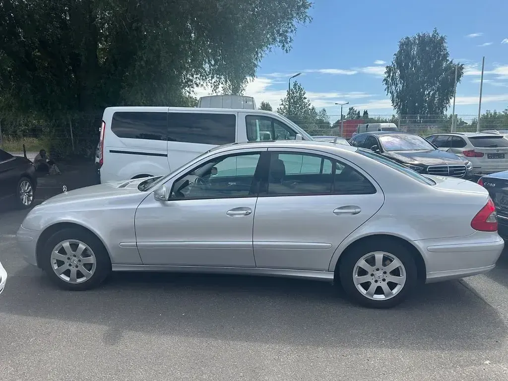 Gebraucht Mercedes E200 184 PS (135 kW) 2008 Silber Limousine